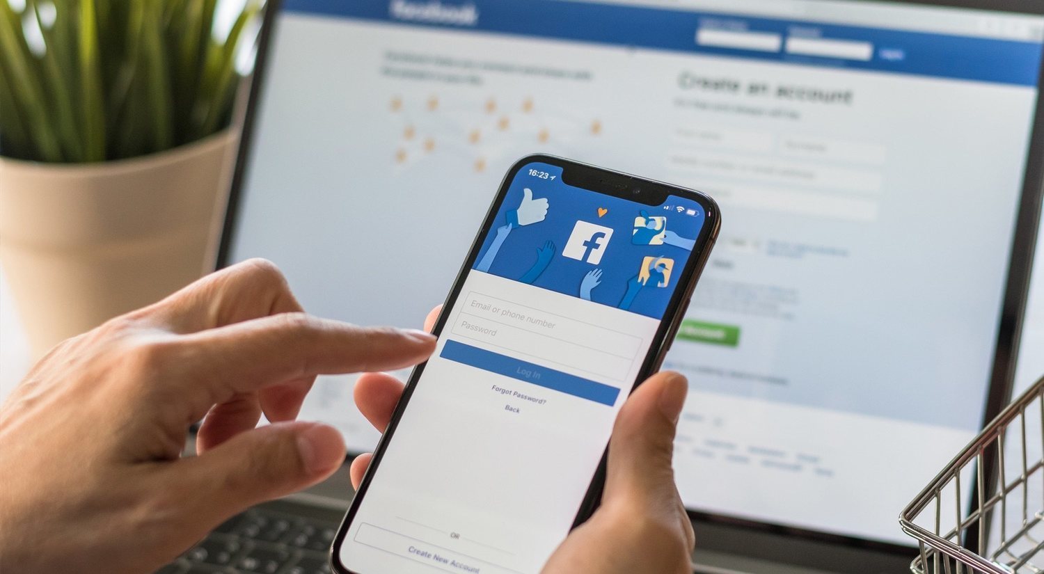 Cómo iniciar sesión en Facebook y activar los ajustes de seguridad