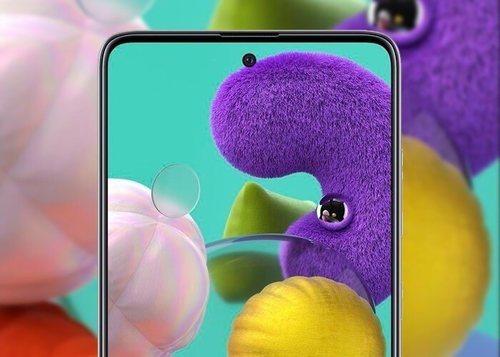 El Galaxy A51 estrena notch separado del marco al más puro estilo de los gama alta de Samsung.